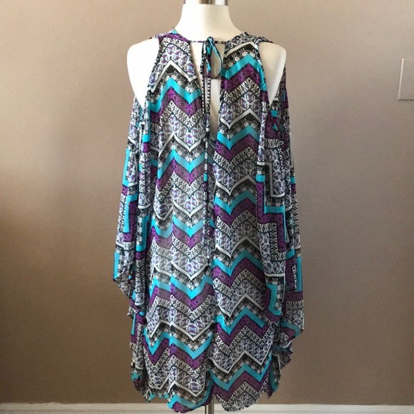 V Neck Poncho Style Slit Sleeve Top - Picture 4 of 6